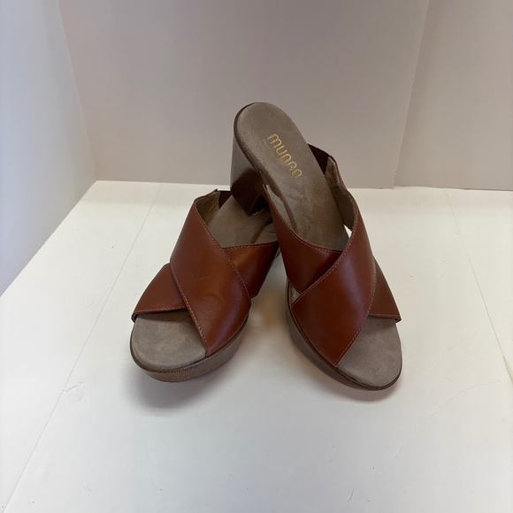 Munro Shoes - Women’s Brown Leather Munro American Slide Sandals Sz 9 M